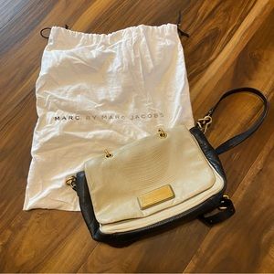 MARC BY MARC JACOBS Too hot to handle handbag. Block color with dust bag